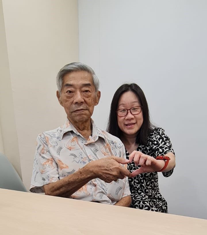ms ivy clinic manager with patient beltone amazing hearing chinatown